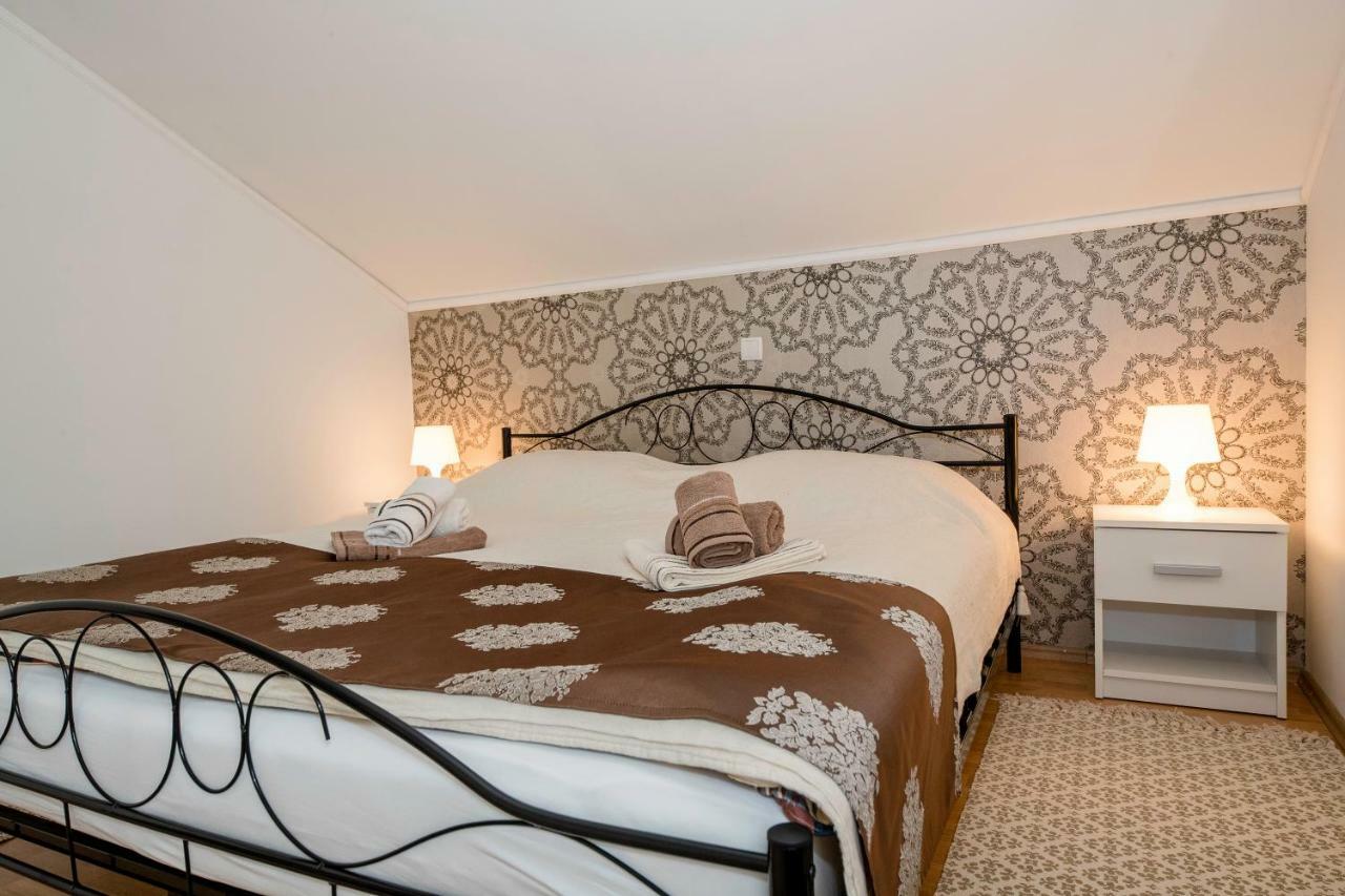 Apartmani Godinic Palit Εξωτερικό φωτογραφία