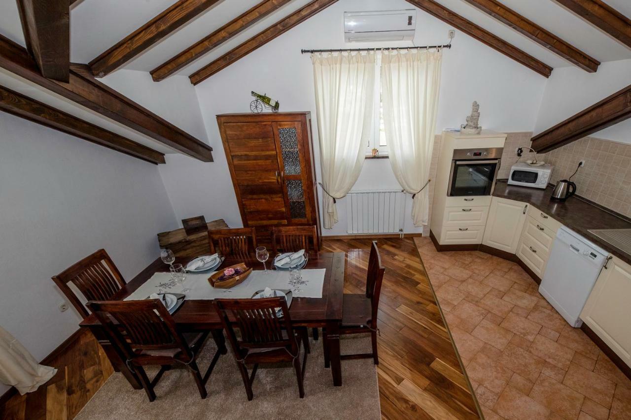 Apartmani Godinic Palit Εξωτερικό φωτογραφία