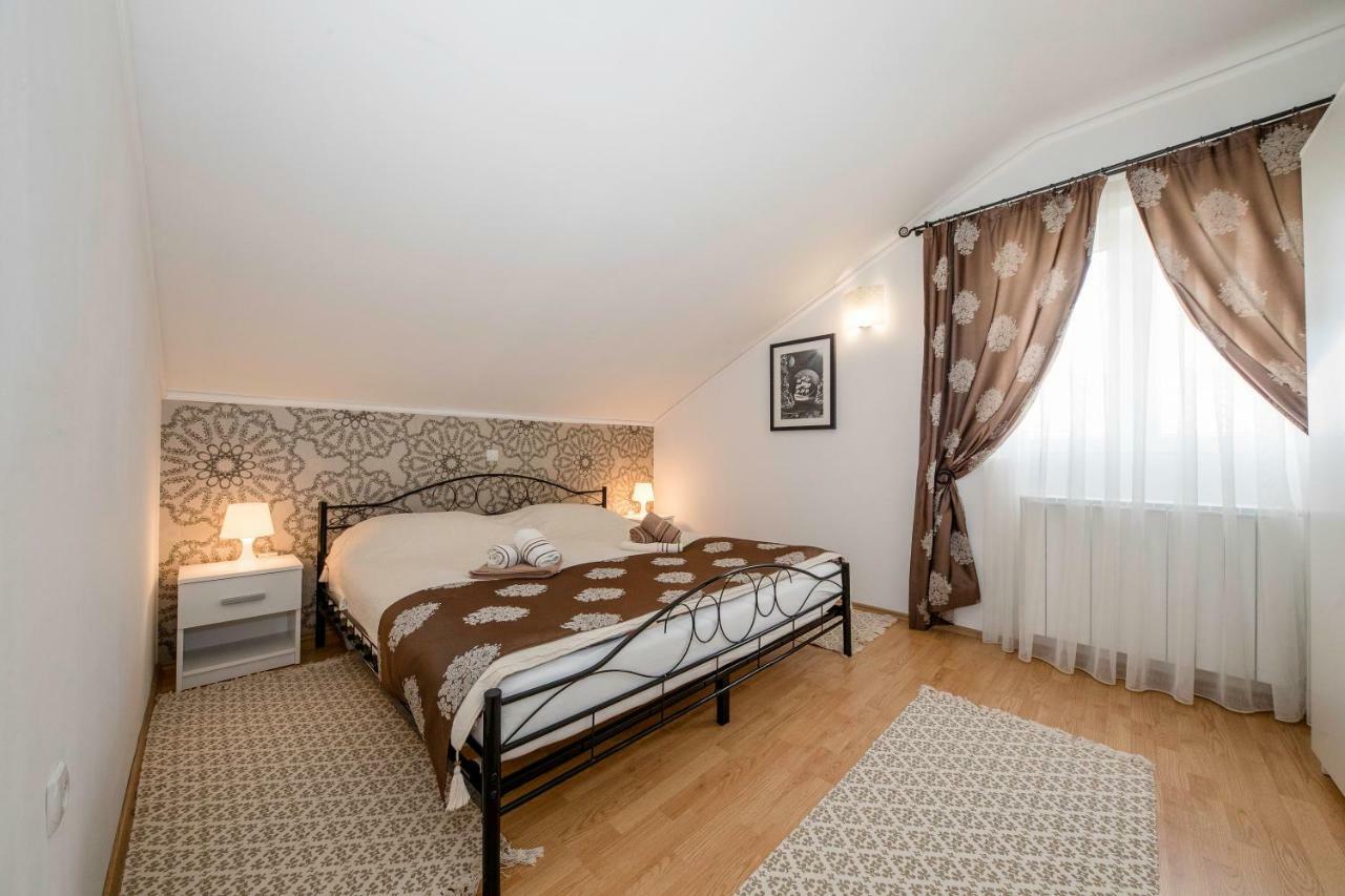 Apartmani Godinic Palit Εξωτερικό φωτογραφία