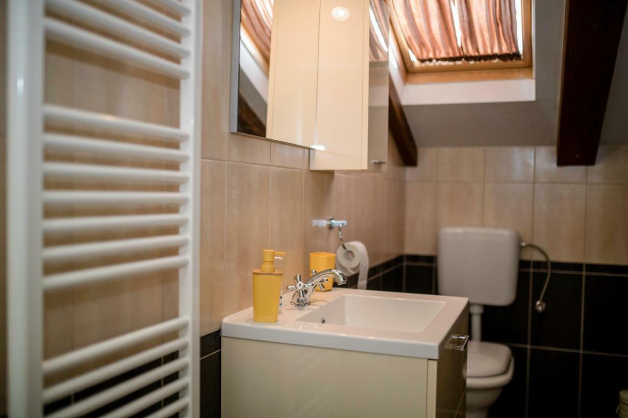 Apartmani Godinic Palit Εξωτερικό φωτογραφία