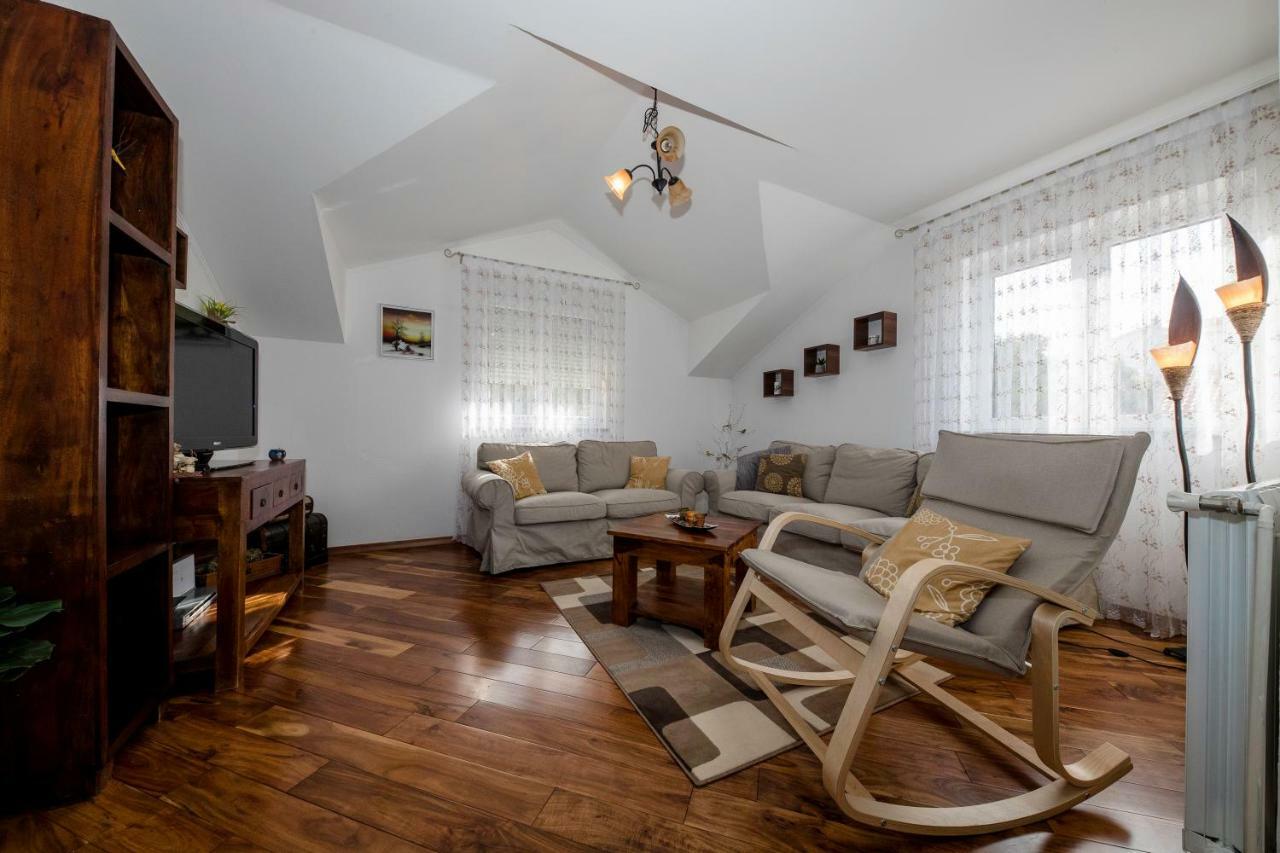Apartmani Godinic Palit Εξωτερικό φωτογραφία