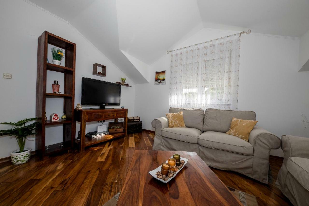 Apartmani Godinic Palit Εξωτερικό φωτογραφία